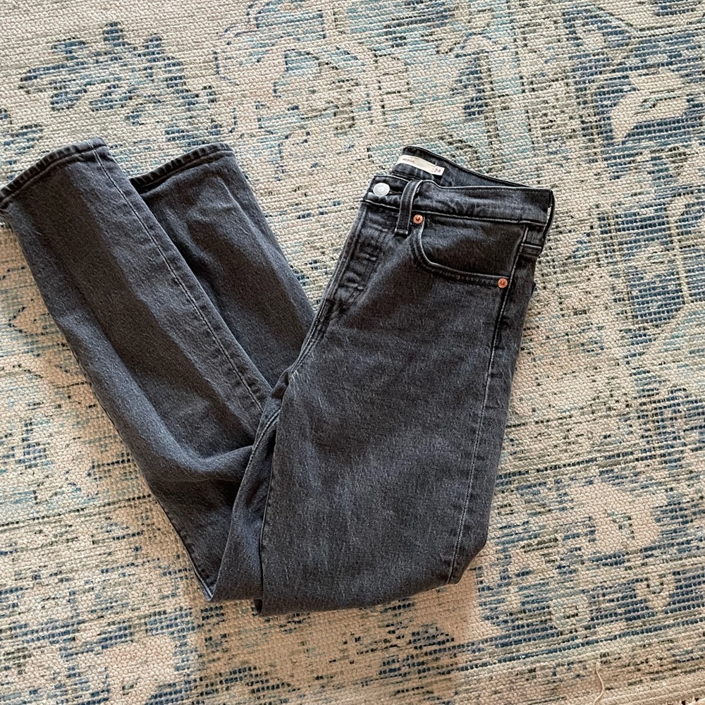 Grey Levi Wedgie Jeans!
